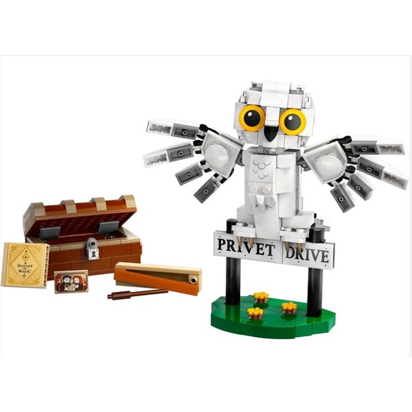 LEGO Harry Potter Hedwig at 4 Privet Drive Owl Figure 76425 - Picture 4 of 10